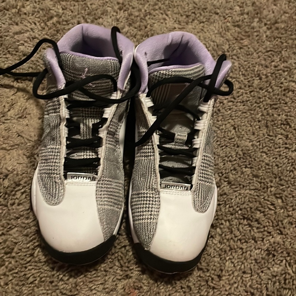 Jordan 13 Retro "Black/Lilac" Preschool Girls' Shoe